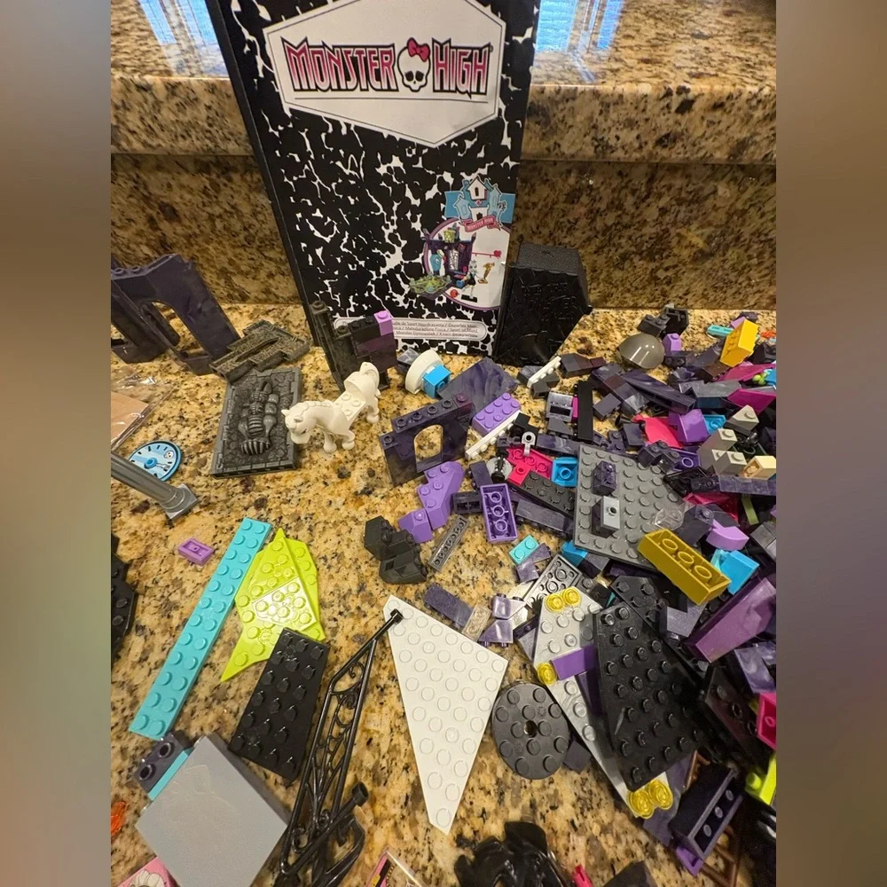 Monster High Mega Bloks Misc Lot 3lbs 9 Figures Mini Figs